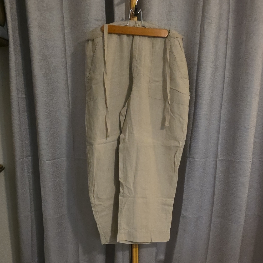 Women's Linen Tan Capris - Picture 2 of 4